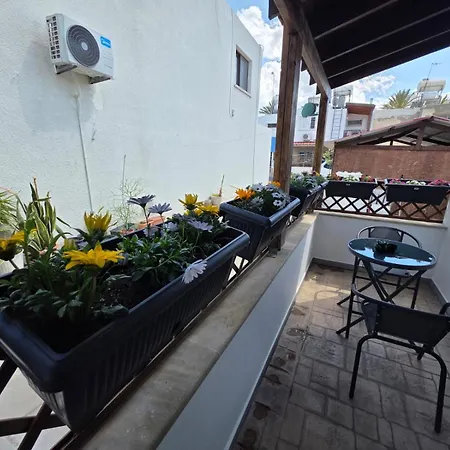 בית הארחה Town Centre לרנקה