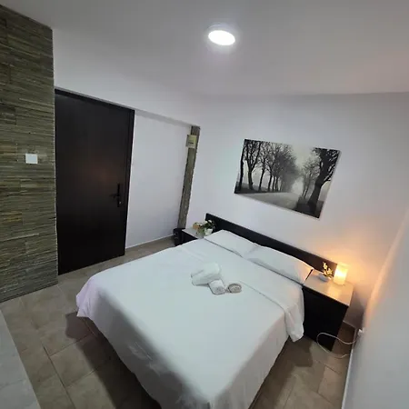 Town Centre בית הארחה לרנקה