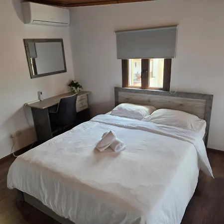 Town Centre Гостьовий будинок Ларнака