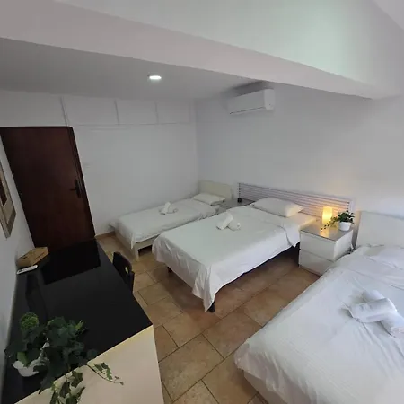 Casa de hóspedes Town Centre 2*