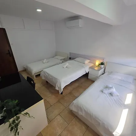 Casa de hóspedes Town Centre 2*